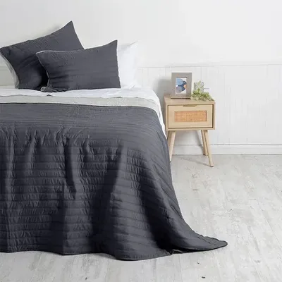Quilt Toledo Liso 2 Plazas Poliéster Marengo Coral Claro