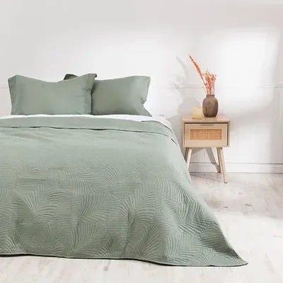 Quilt Cordoba Liso 2.5 Plazas Poliéster Verde Verde