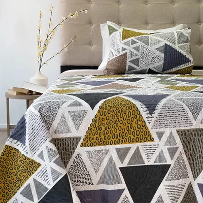 Quilt Hotpress Estampado 1.5 Plazas Triángulos Coral Claro