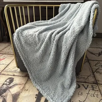 Manta Sherpa Térmica Poliéster 125x150cm Celeste