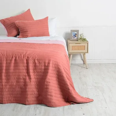 Quilt Mashini Toledo Liso 2.5 Plazas Poliéster Coral Claro